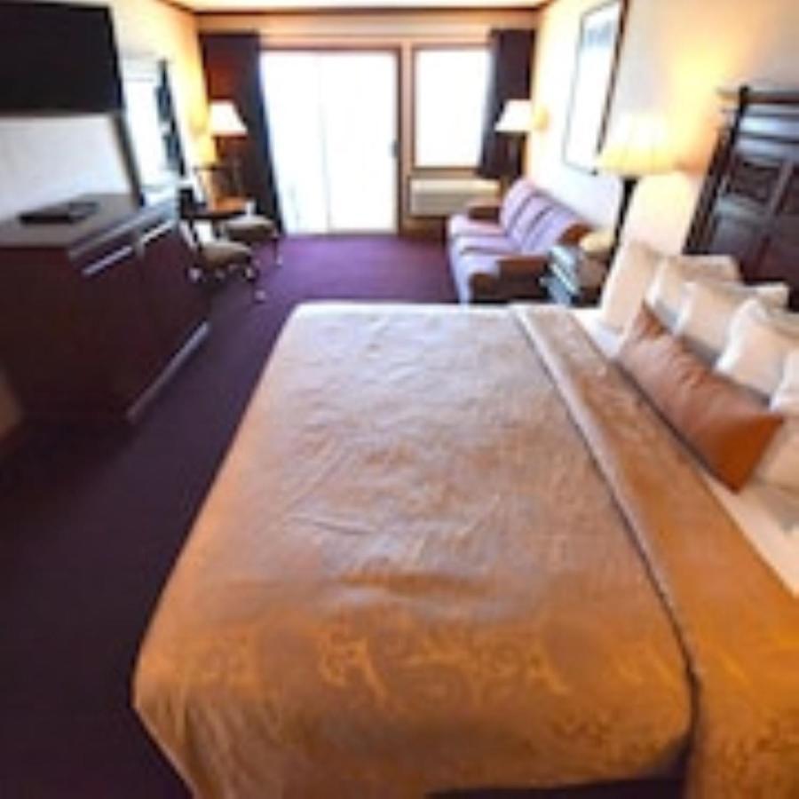 Hamilton Inn Select Beachfront Mackinaw City Exteriör bild