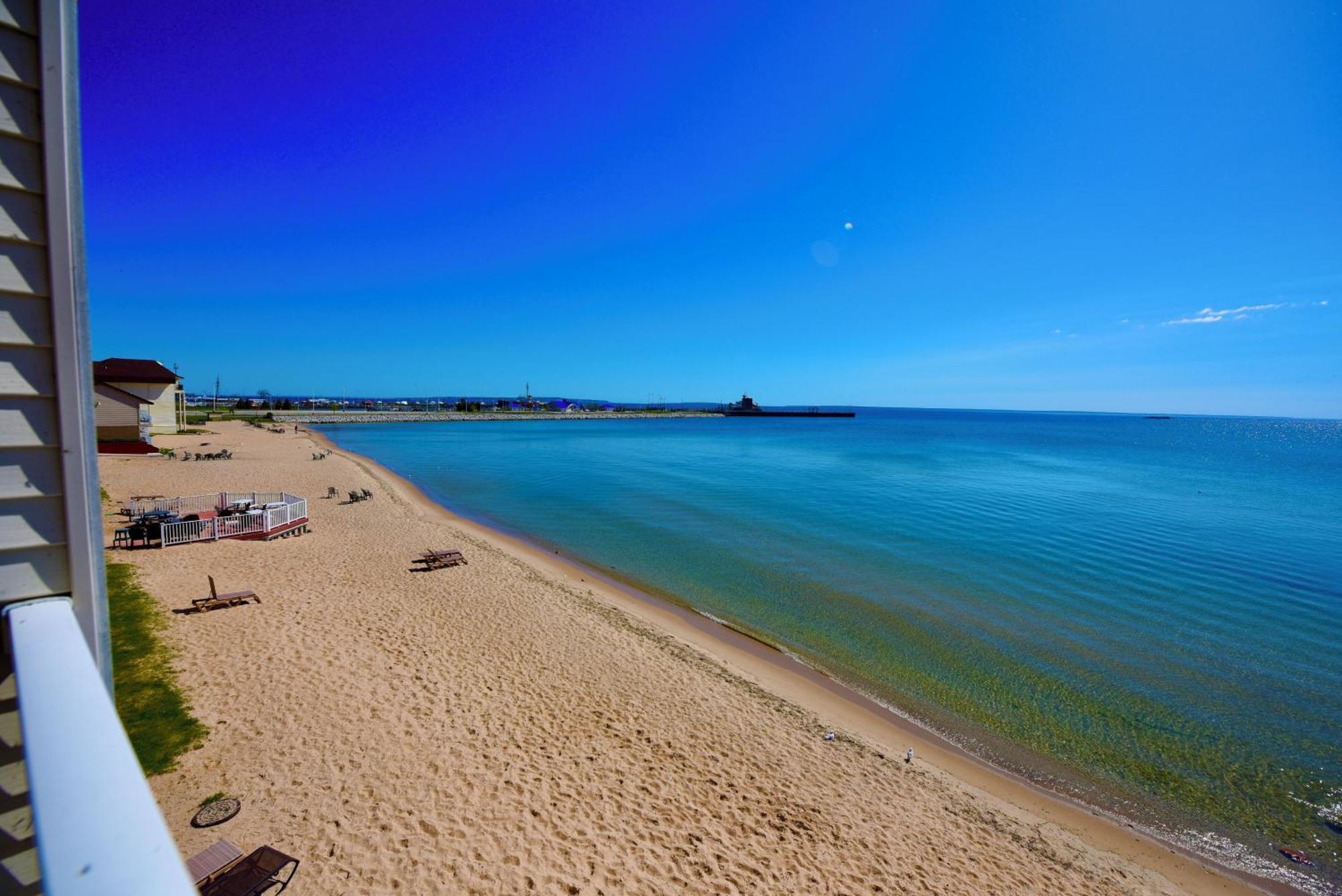 Hamilton Inn Select Beachfront Mackinaw City Exteriör bild