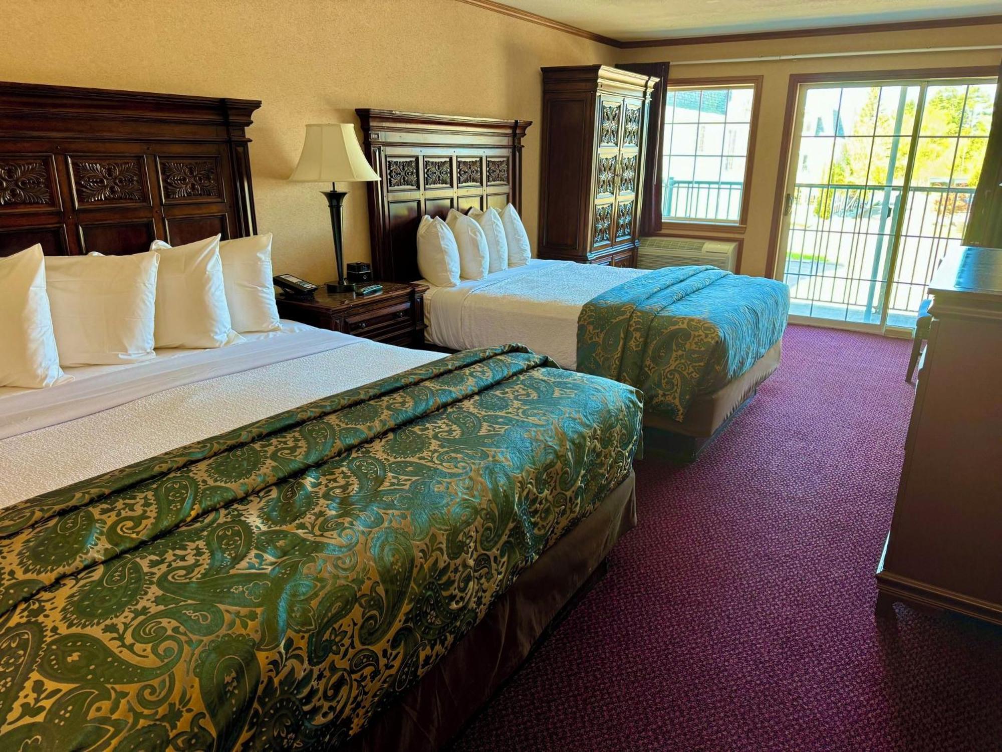 Hamilton Inn Select Beachfront Mackinaw City Exteriör bild