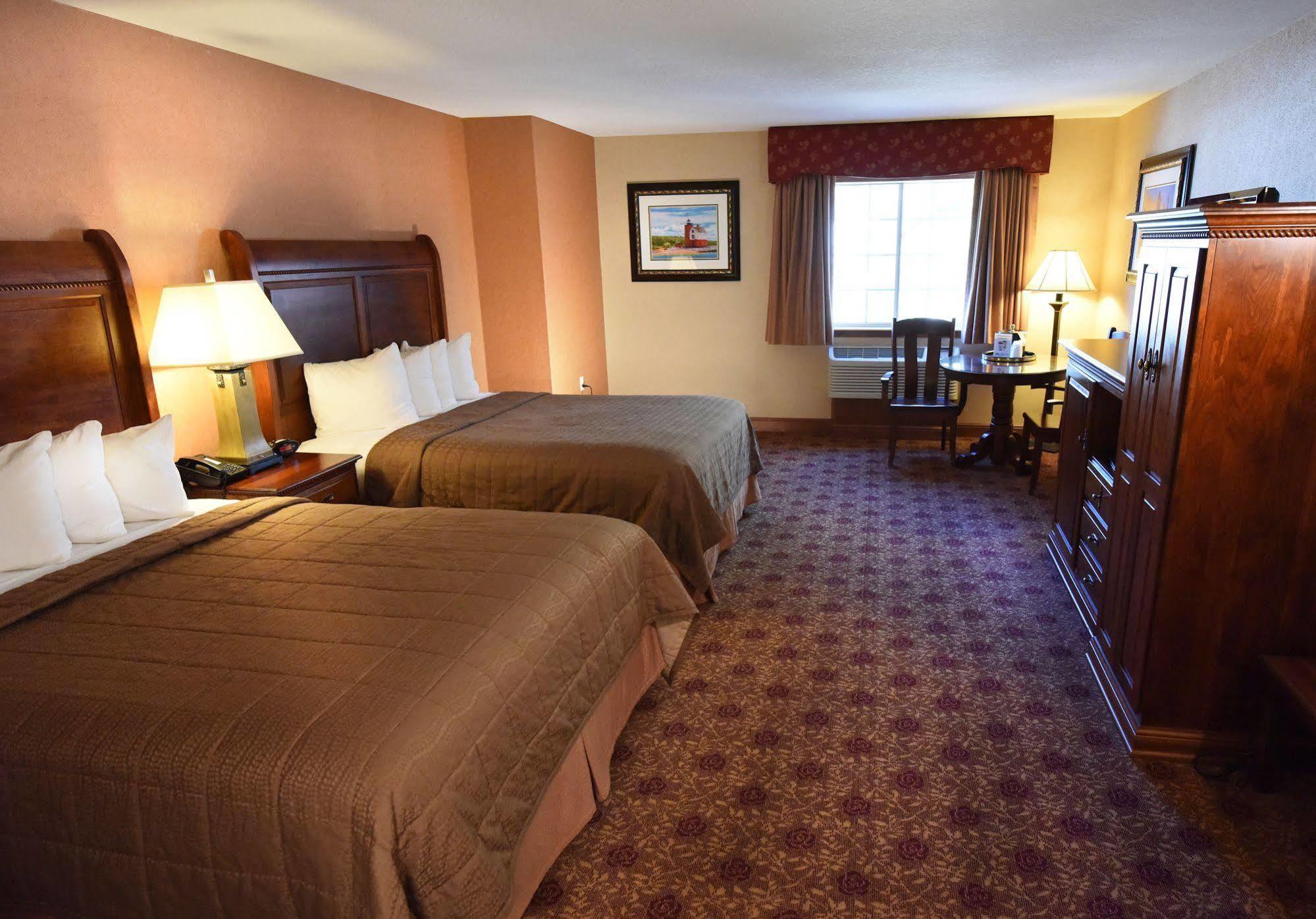 Hamilton Inn Select Beachfront Mackinaw City Exteriör bild