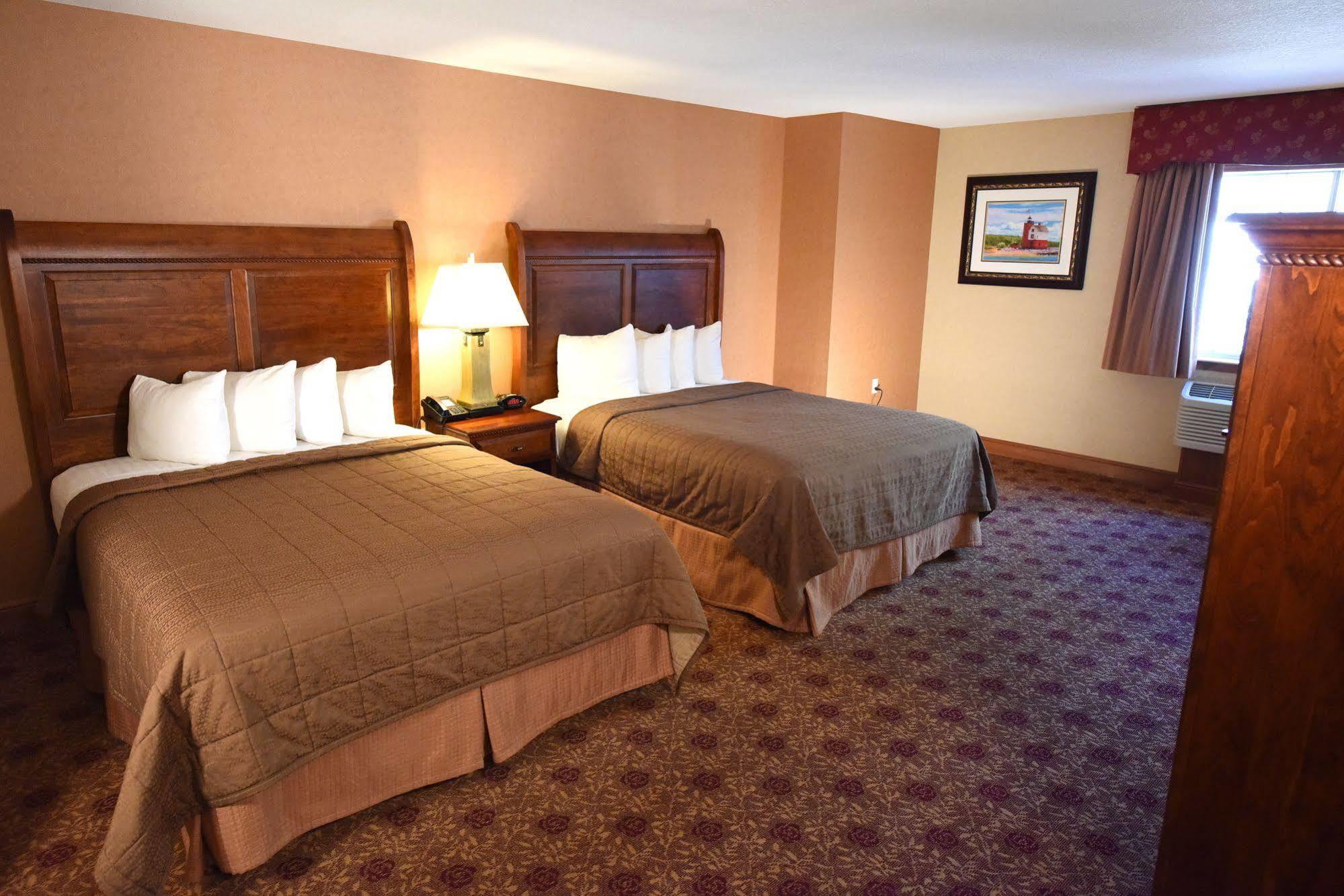 Hamilton Inn Select Beachfront Mackinaw City Exteriör bild