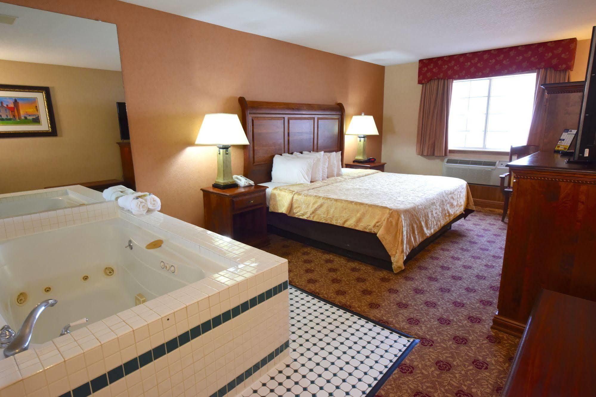 Hamilton Inn Select Beachfront Mackinaw City Exteriör bild