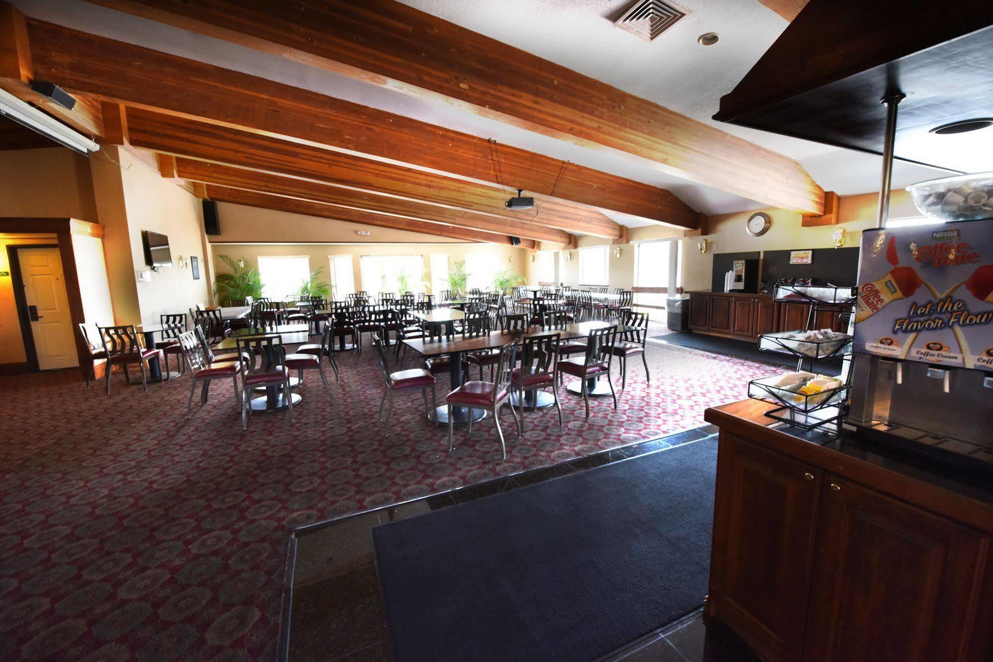 Hamilton Inn Select Beachfront Mackinaw City Exteriör bild
